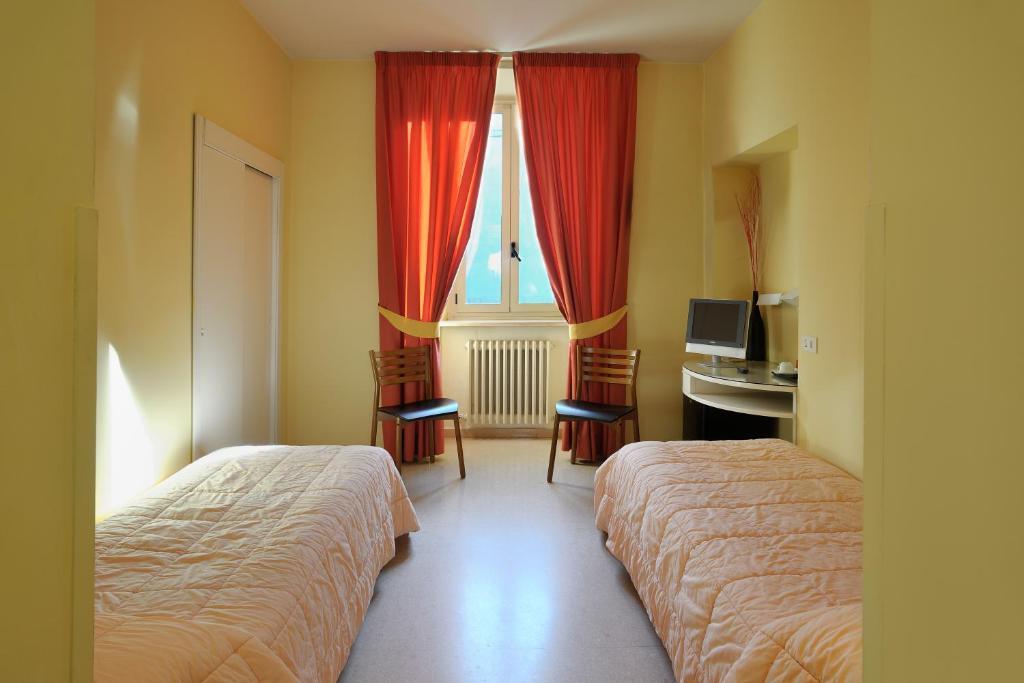 Hotel Eden เปรูจา ภายนอก รูปภาพ